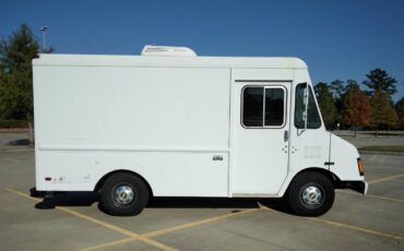 Chevrolet-p-30-step-van-1995-white-1