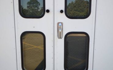 Chevrolet-p-30-step-van-1995-white-3