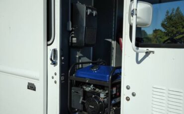 Chevrolet-p-30-step-van-1995-white-4