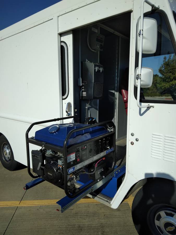 Chevrolet-p-30-step-van-1995-white-5
