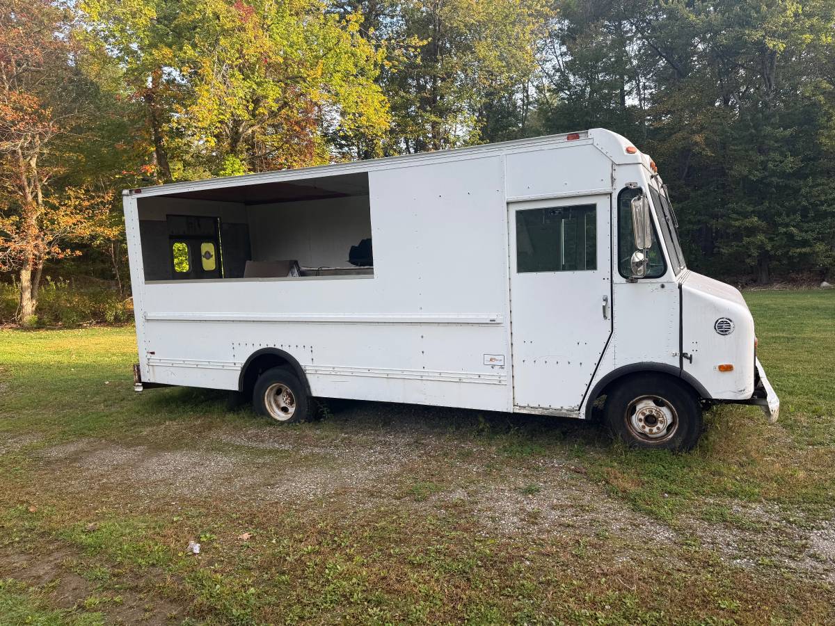 Chevrolet-p-series-1-ton-nominal-1988-white-1