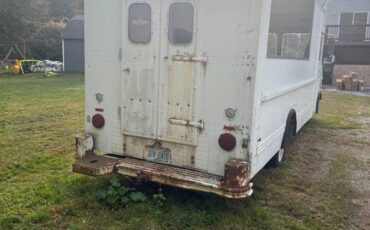 Chevrolet-p-series-1-ton-nominal-1988-white-2