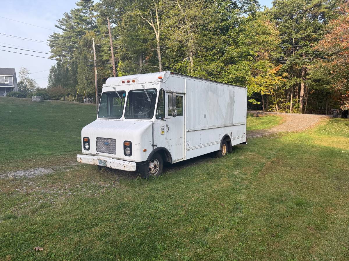 Chevrolet-p-series-1-ton-nominal-1988-white