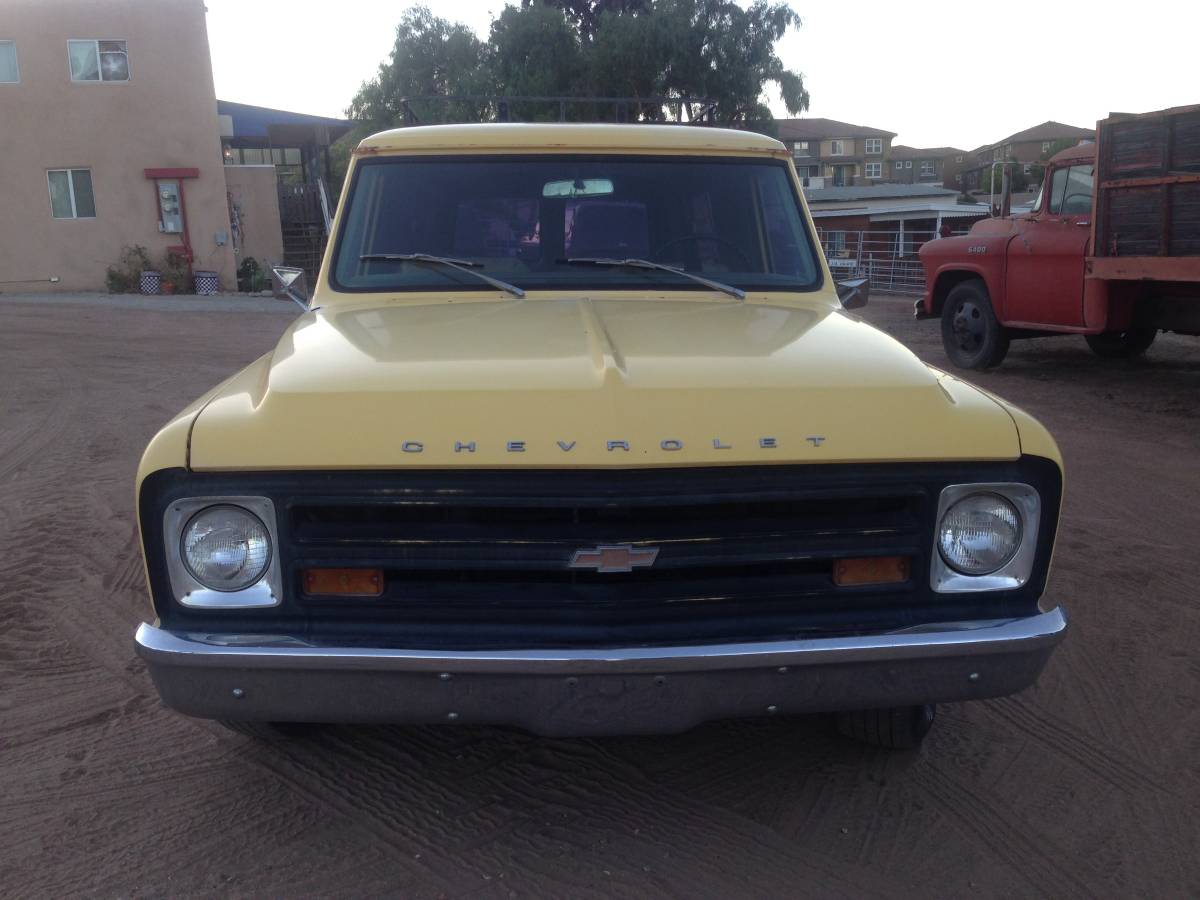 Chevrolet-panelambulance-1968-13
