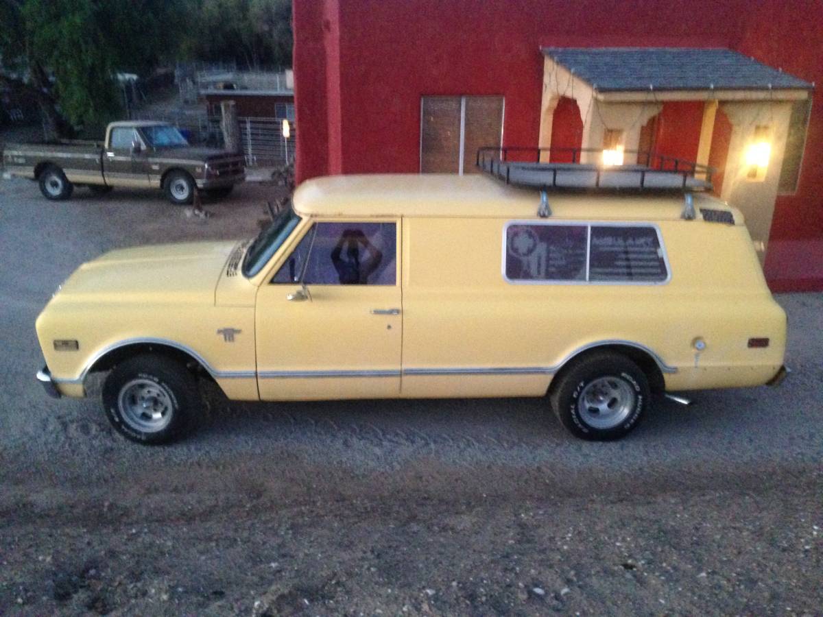 Chevrolet-panelambulance-1968-9