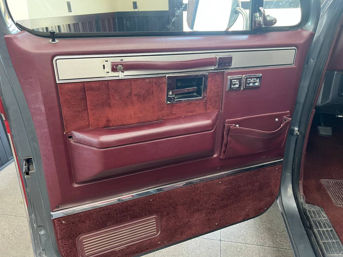 Chevrolet-r-conventional-12-ton-nominal-1987-red-11