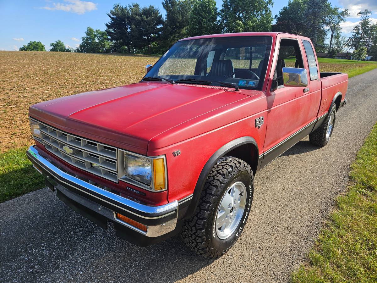 Chevrolet-s-10-pickup-12-ton-1983-red-24
