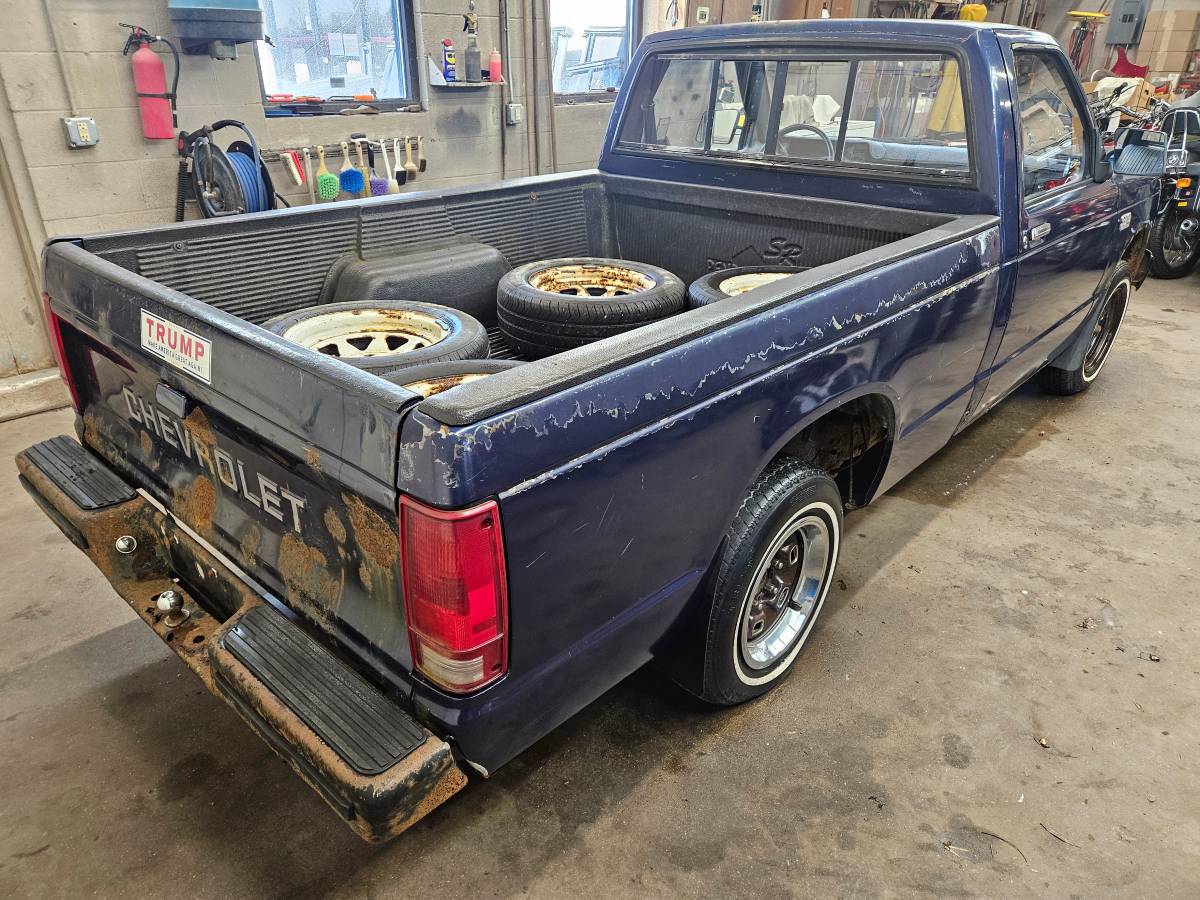 Chevrolet-s-10-pickup-small-conventional-cab-1987-blue-2