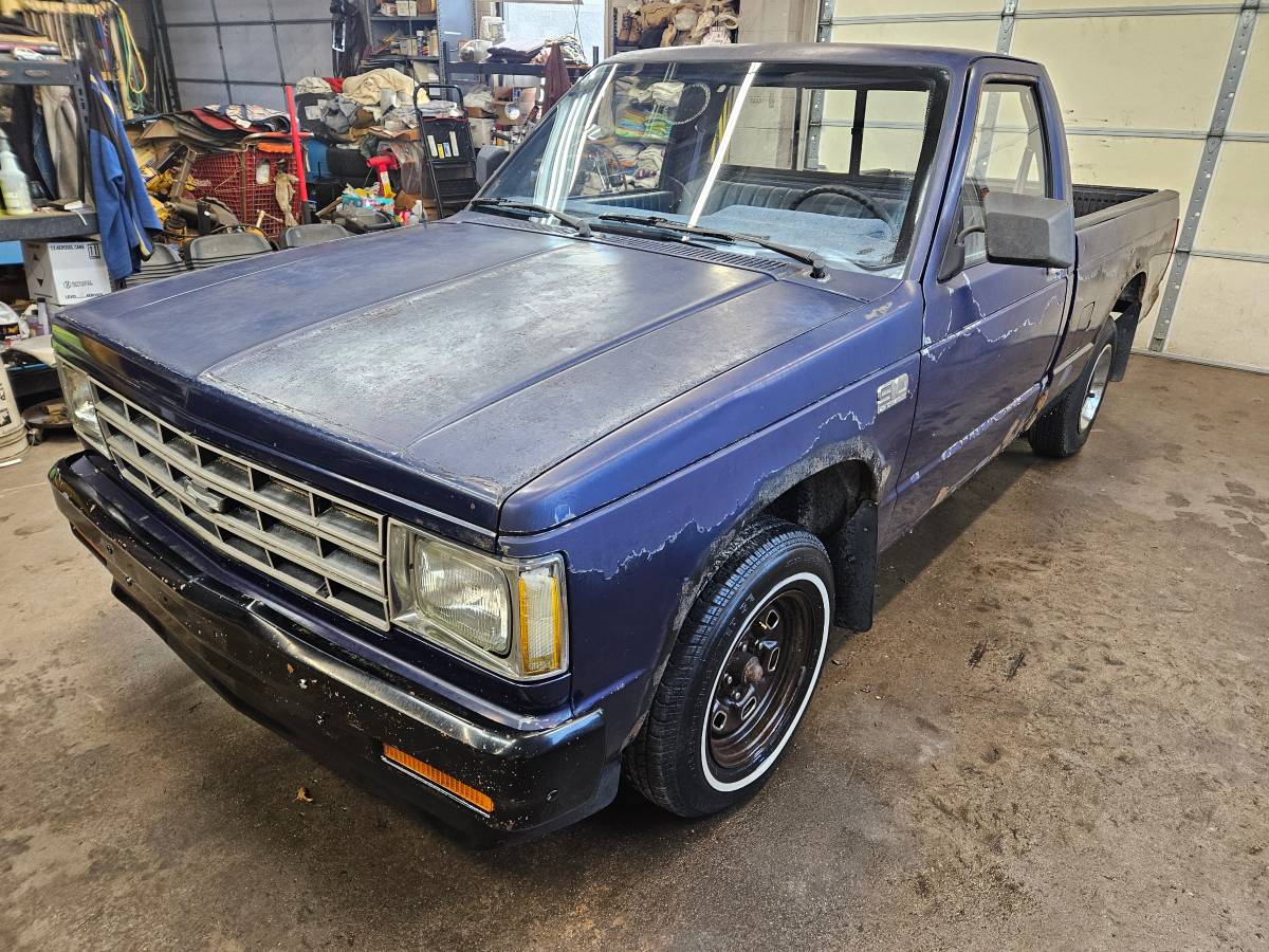 Chevrolet-s-10-pickup-small-conventional-cab-1987-blue