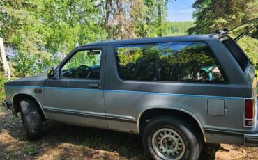 Chevrolet-s10-blazer-4x4-1987-grey-11