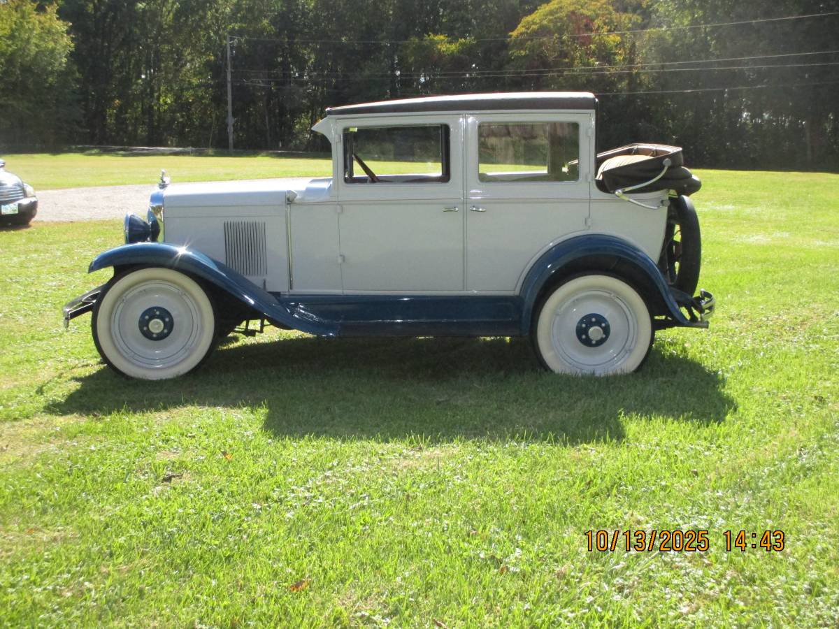 Chevrolet-sedan-1929-blue-11