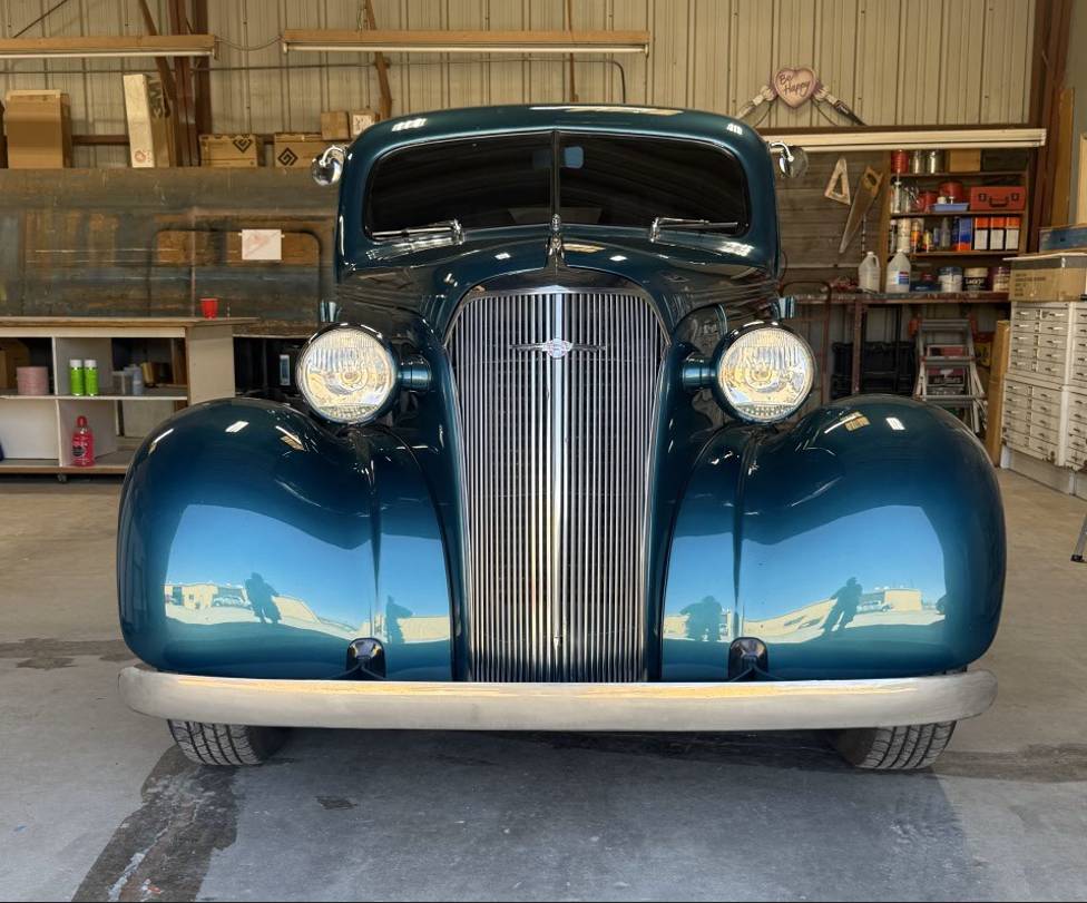 Chevrolet-sedan-delivery-1937-custom-2