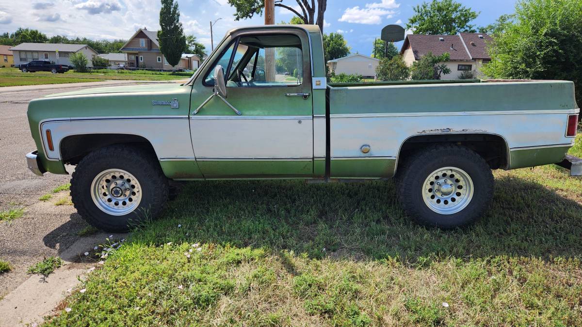 Chevrolet-silverado-1500-1975-green-1