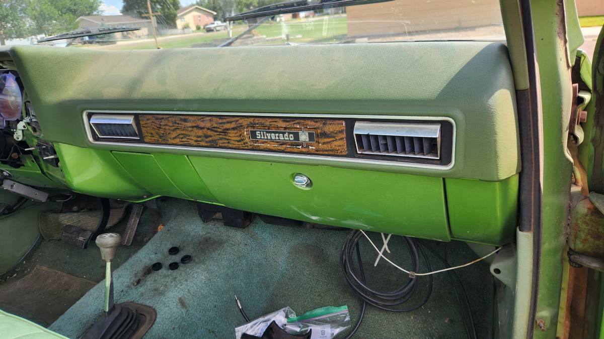 Chevrolet-silverado-1500-1975-green-4