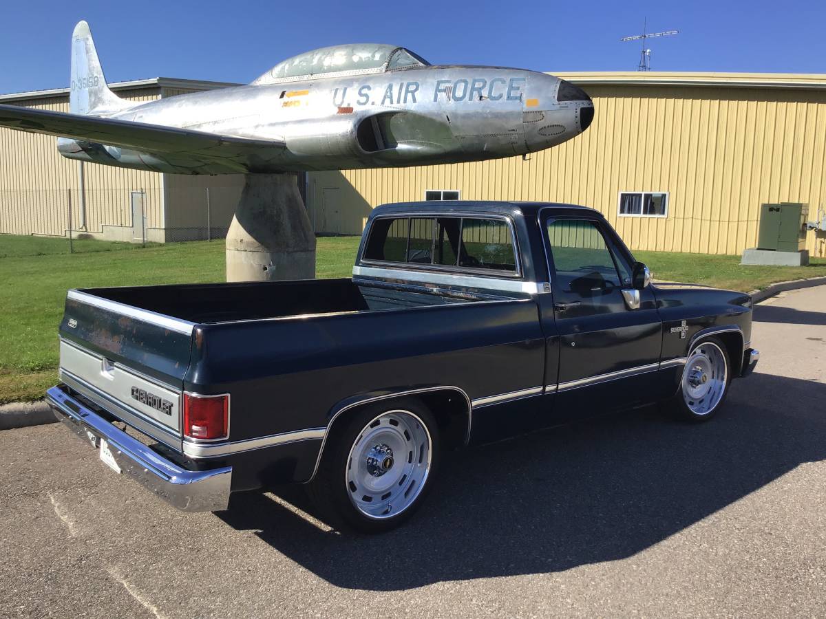 Chevrolet-silverado-1500-1985-blue-2