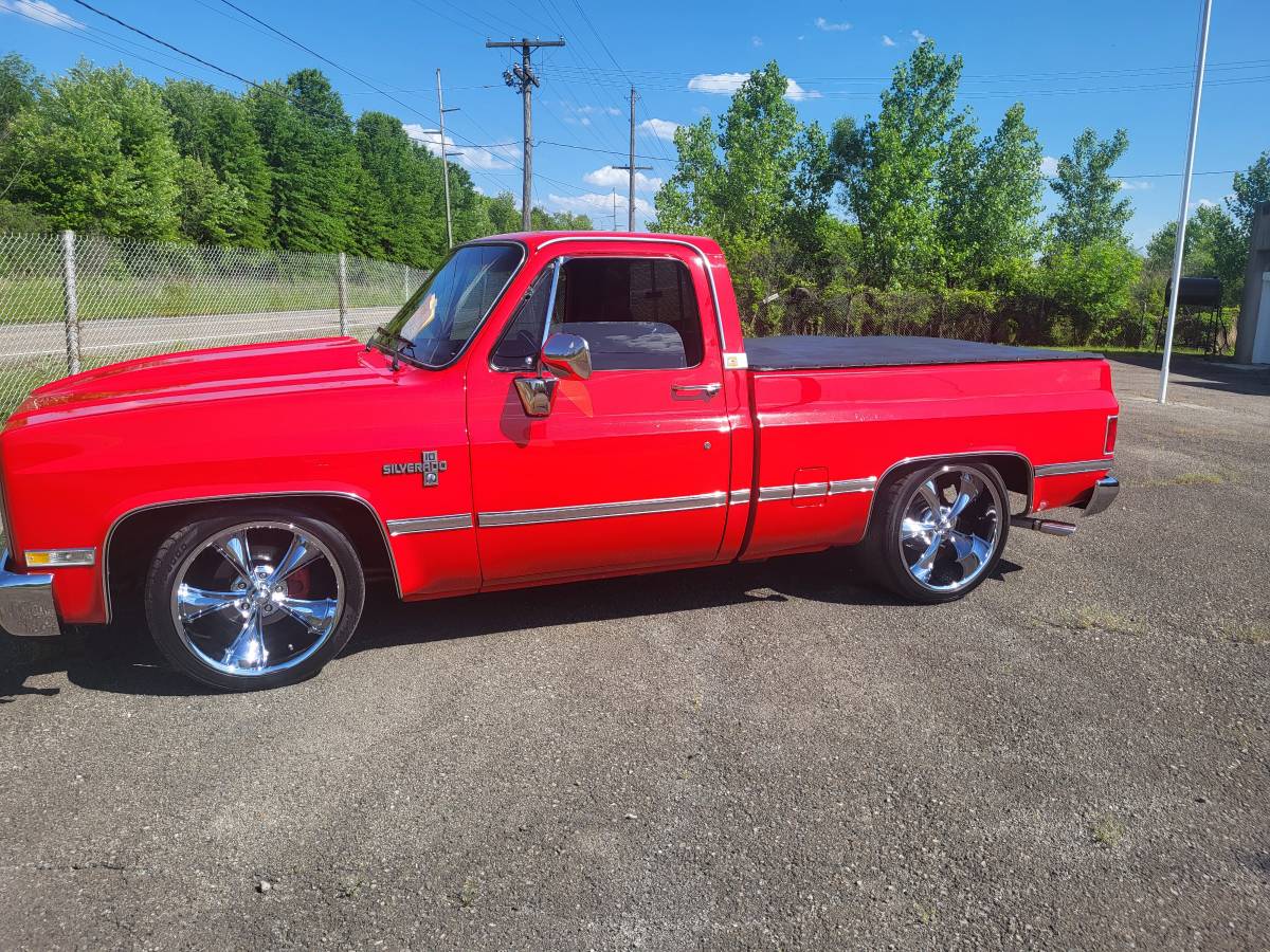 Chevrolet-silverado-1500-1985-red