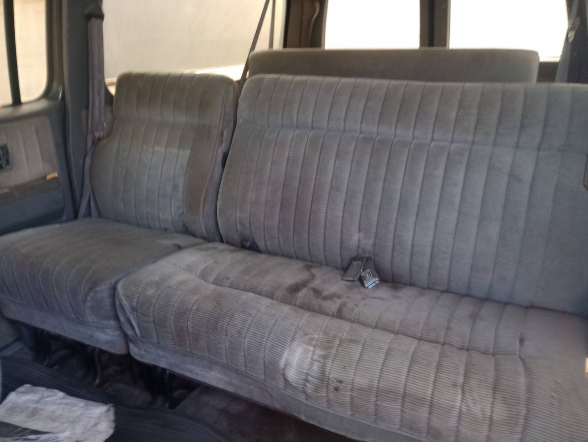 Chevrolet-silverado-1500-1989-grey-2