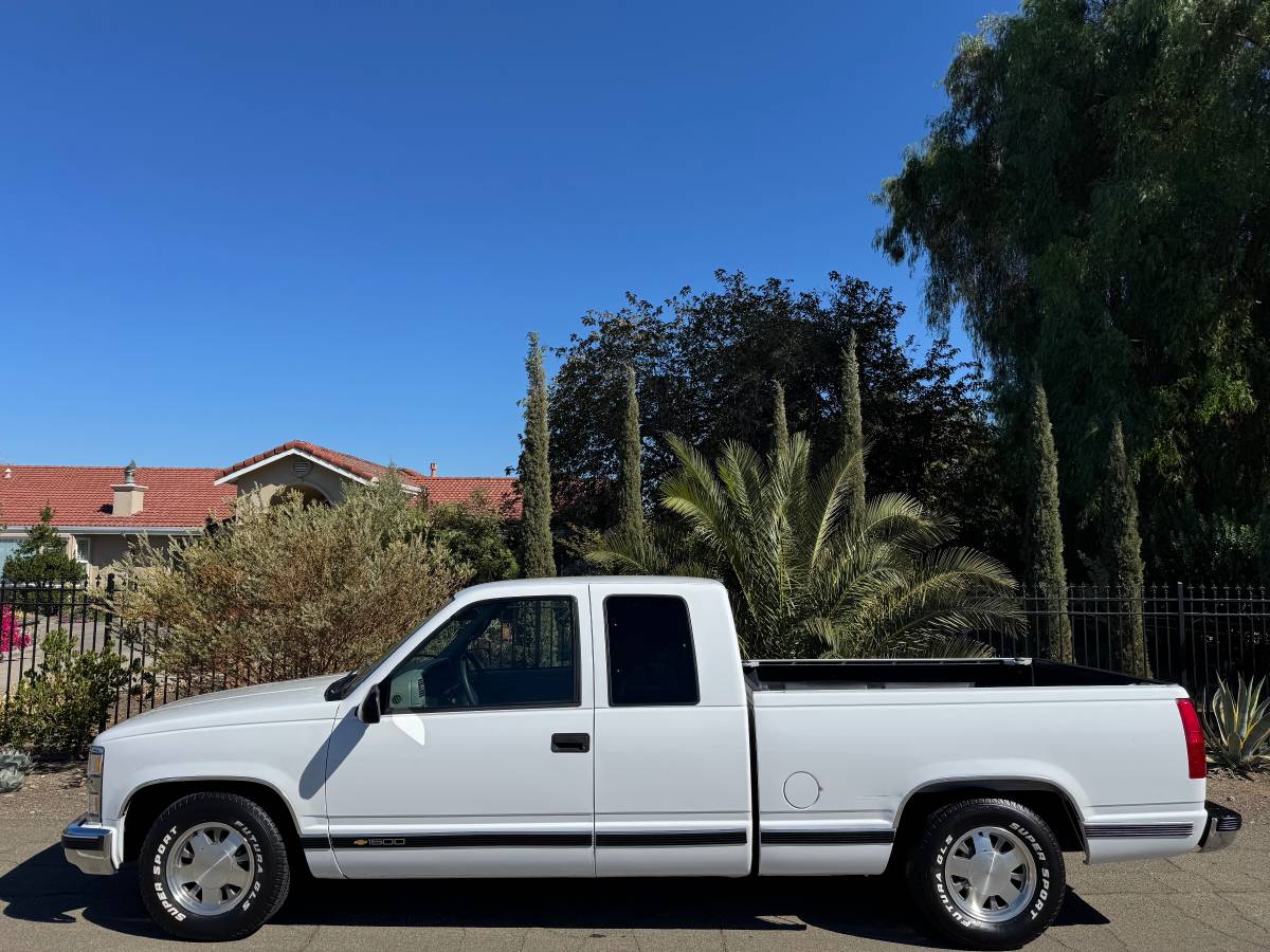 Chevrolet-silverado-1500-1996-white-1