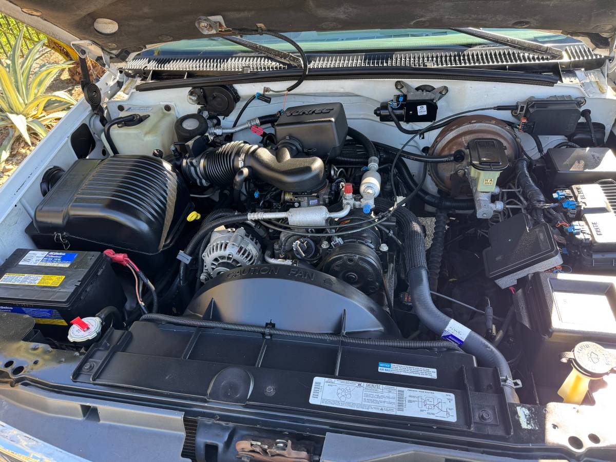 Chevrolet-silverado-1500-1996-white-10