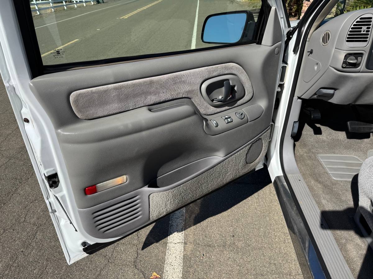 Chevrolet-silverado-1500-1996-white-12