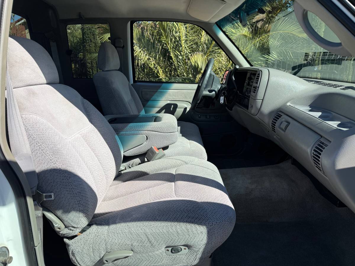 Chevrolet-silverado-1500-1996-white-16