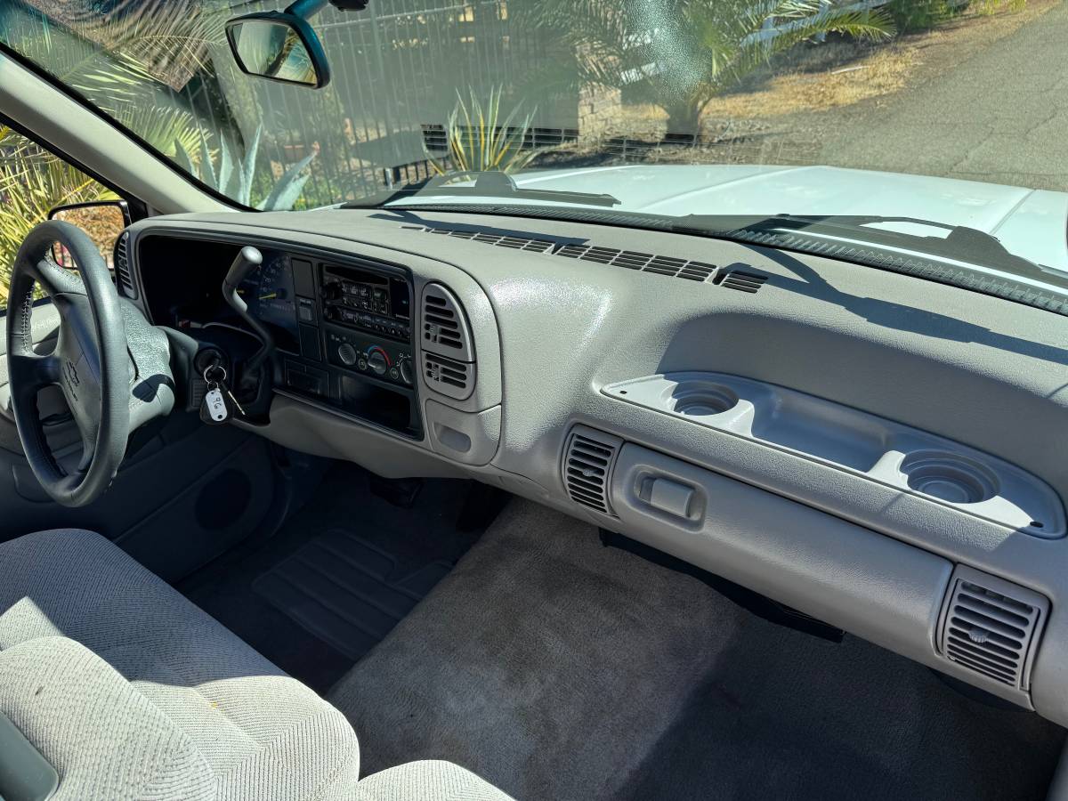 Chevrolet-silverado-1500-1996-white-30
