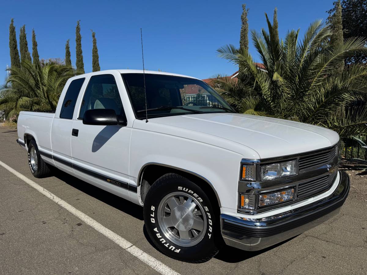 Chevrolet-silverado-1500-1996-white-4
