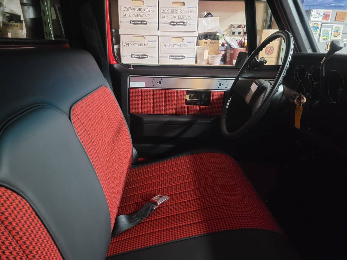 Chevrolet-silverado-1982-red