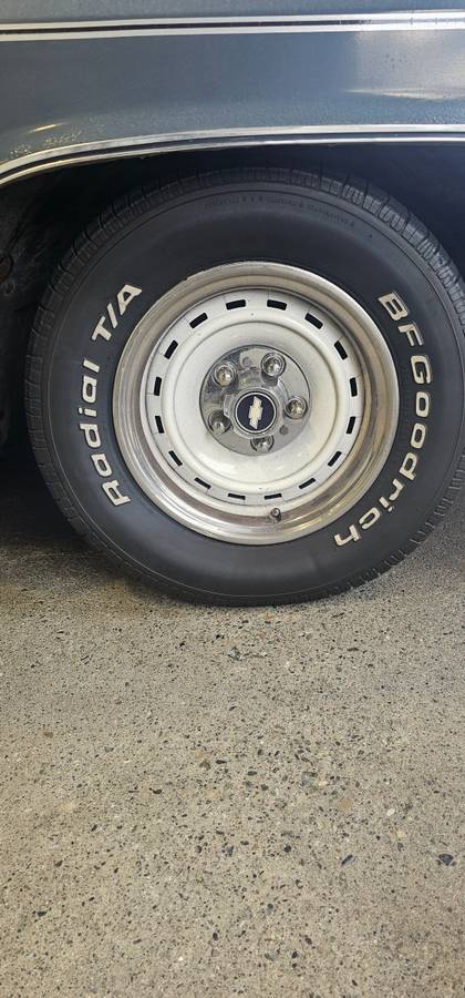 Chevrolet-silverado-1986-grey-2