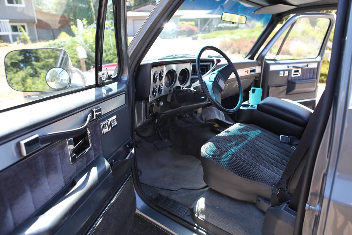 Chevrolet-silverado-1986-grey-5