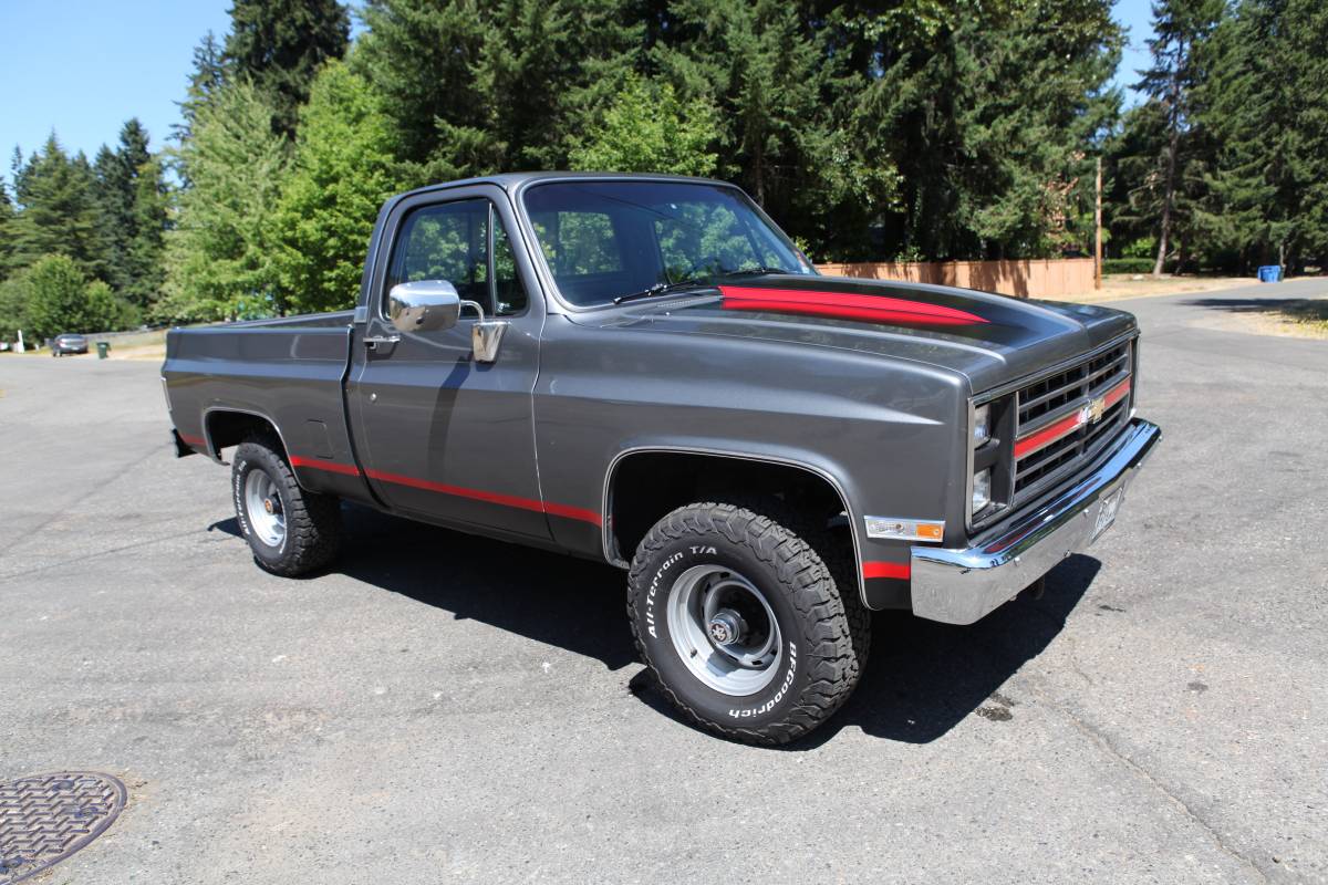 Chevrolet-silverado-1986-grey