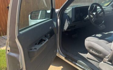 Chevrolet-silverado-1988-grey-1