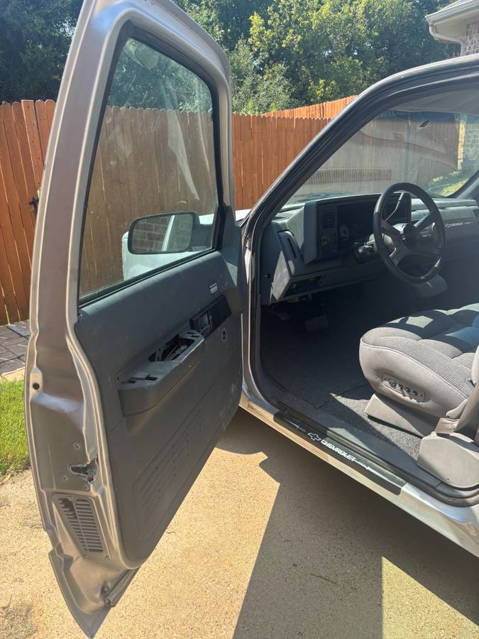 Chevrolet-silverado-1988-grey-1