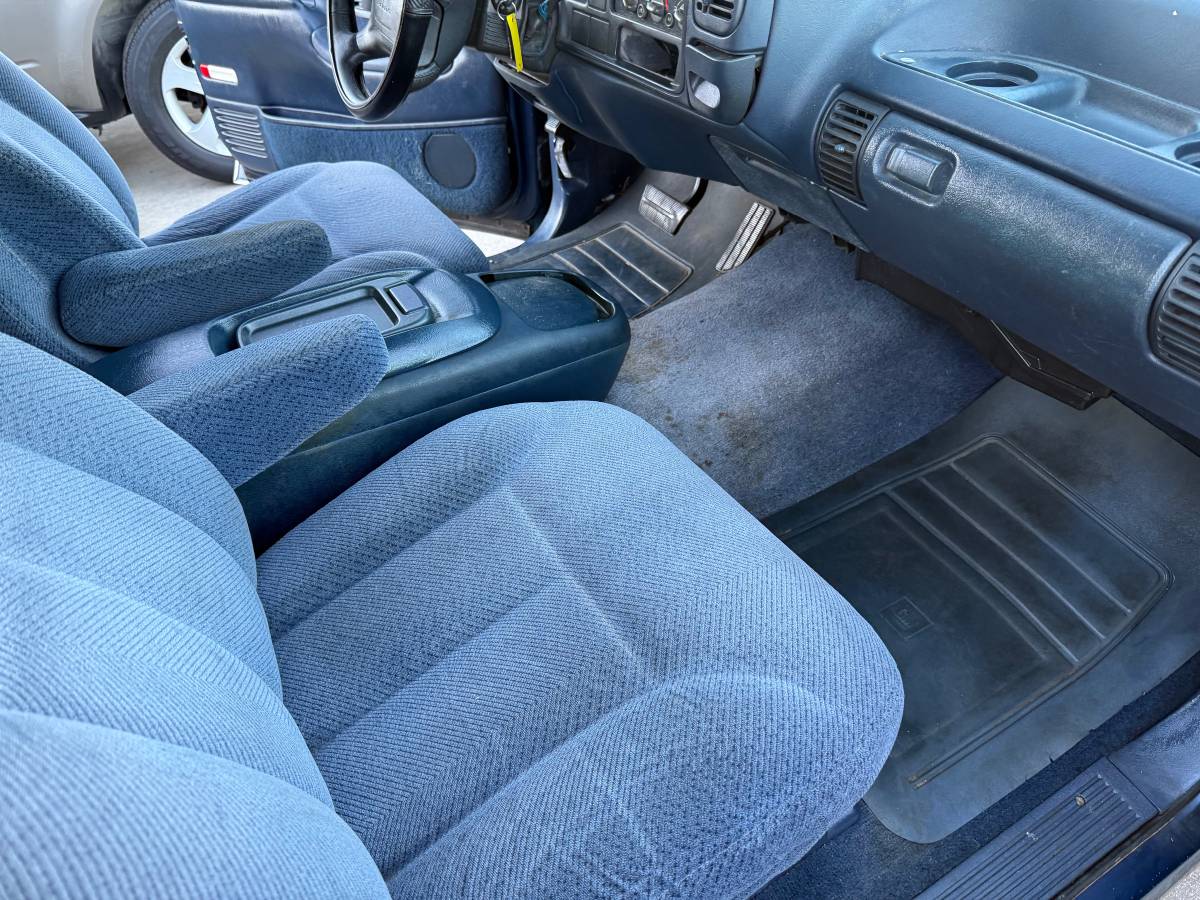 Chevrolet-silverado-1995-blue-14