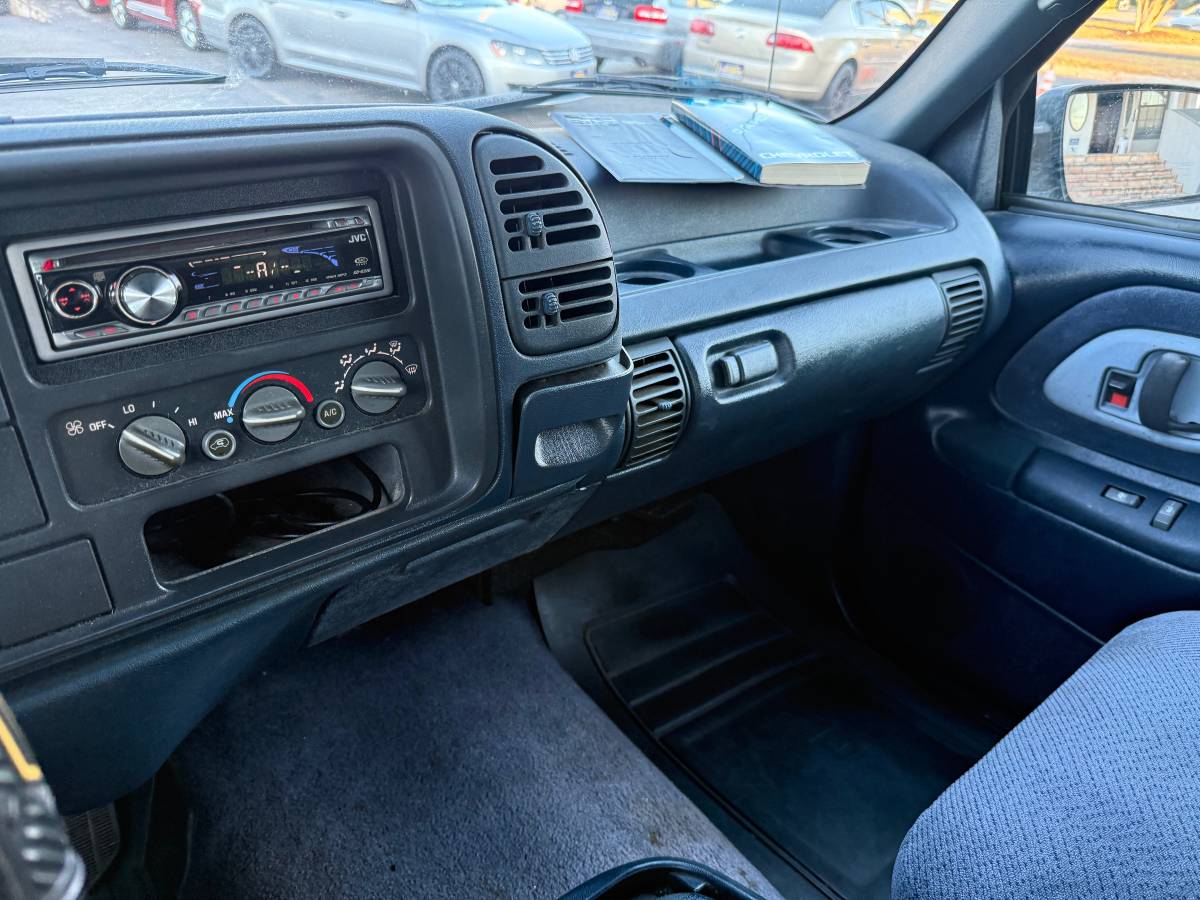 Chevrolet-silverado-1995-blue-18