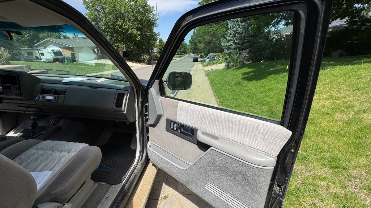Chevrolet-silverado-2500-1994-black-3