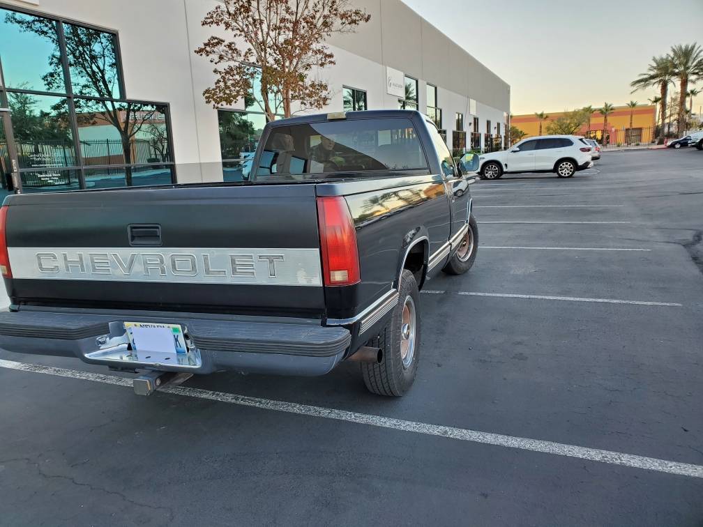 Chevrolet-silverado-c2500-1988-black-3