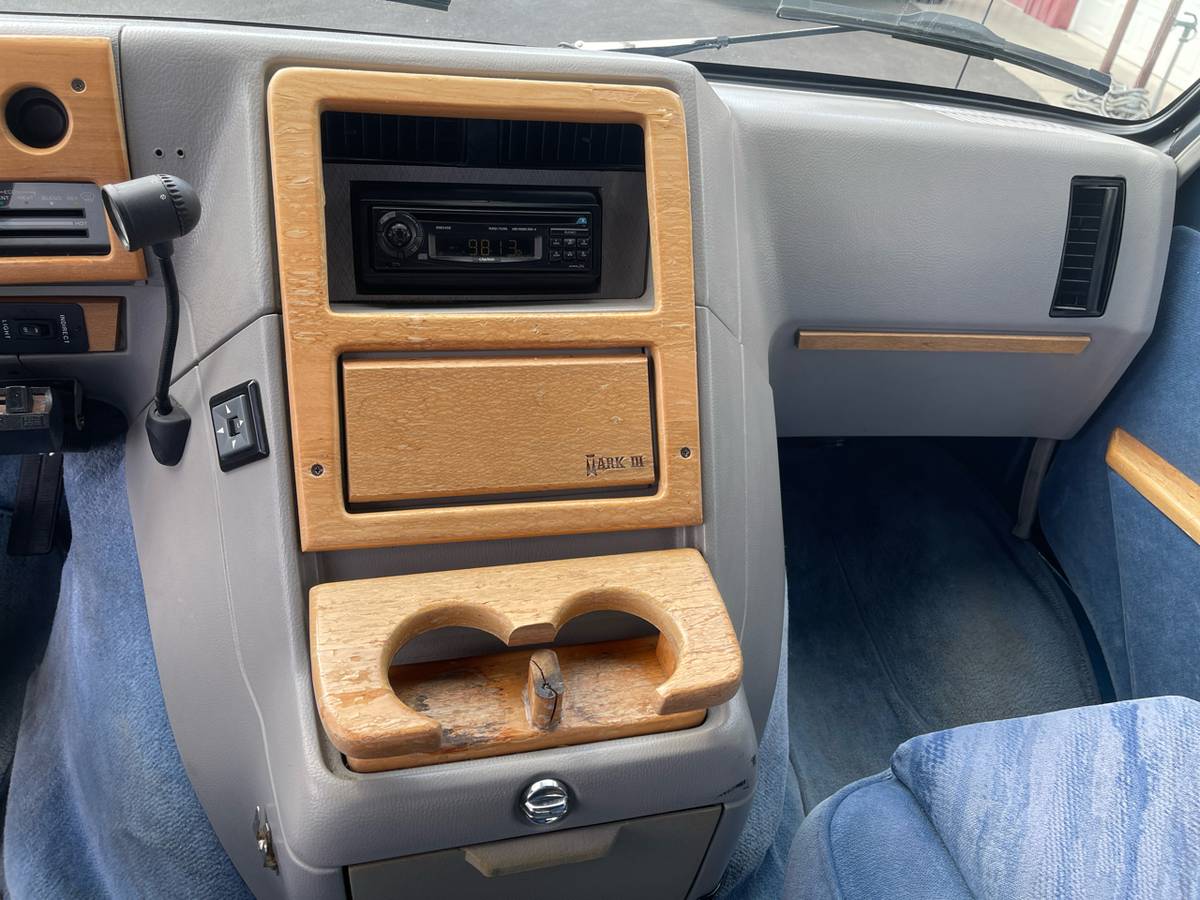 Chevrolet-sport-van-1992-blue-13