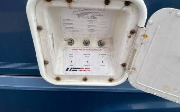 Chevrolet-sport-van-1992-blue-15