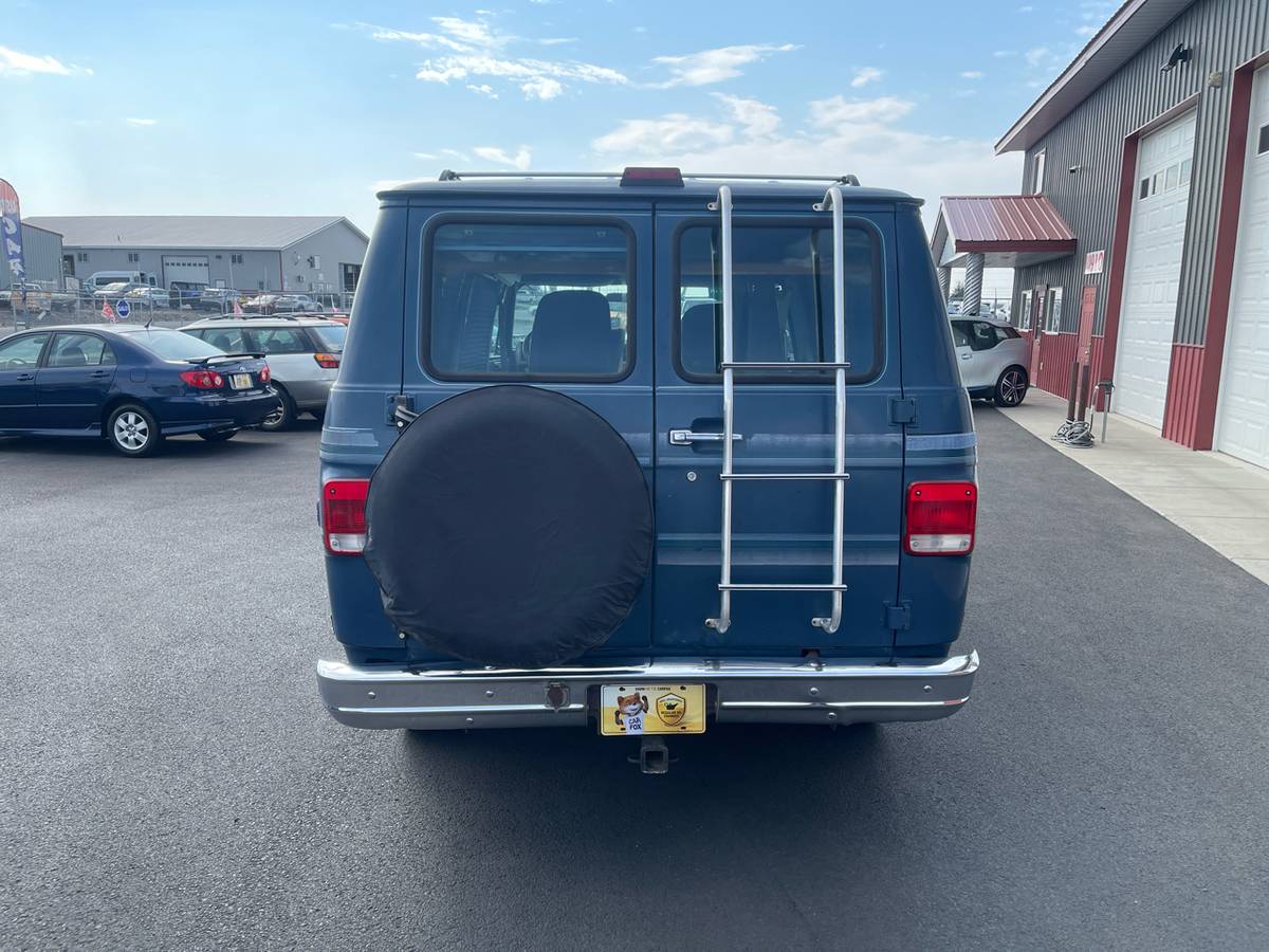 Chevrolet-sport-van-1992-blue-3