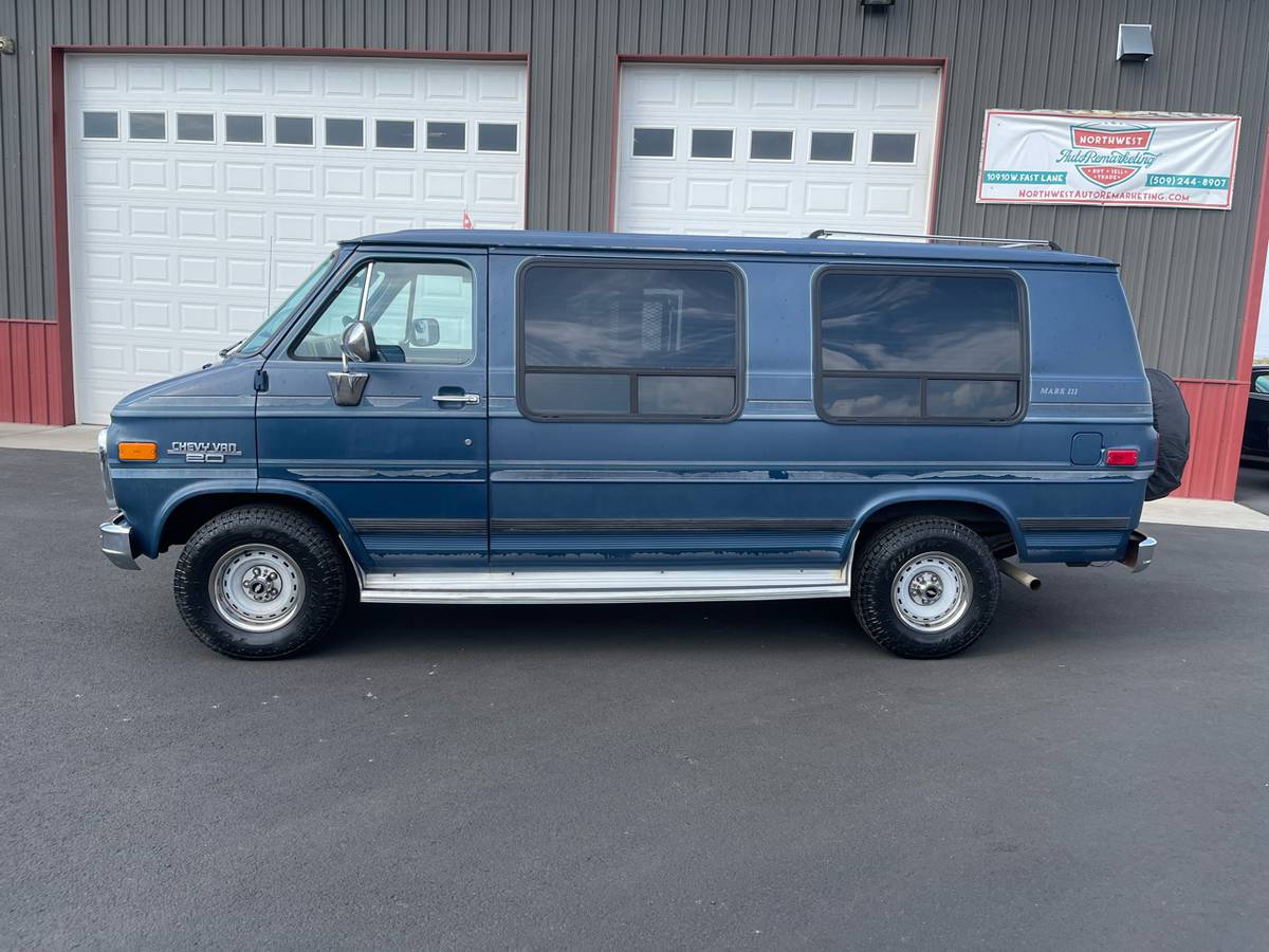 Chevrolet-sport-van-1992-blue-31