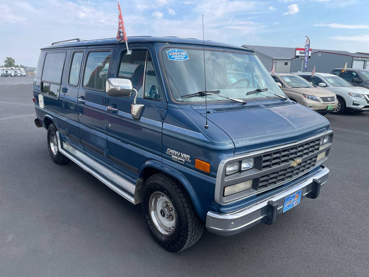 Chevrolet-sport-van-1992-blue-36