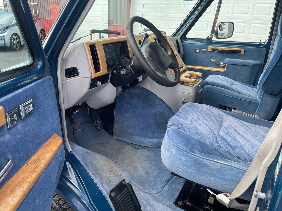 Chevrolet-sport-van-1992-blue-38