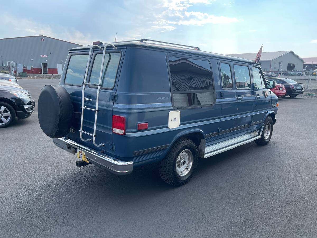 Chevrolet-sport-van-1992-blue-4