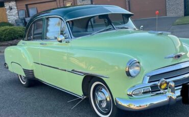 Chevrolet-styleline-deluxe-1951-green-13