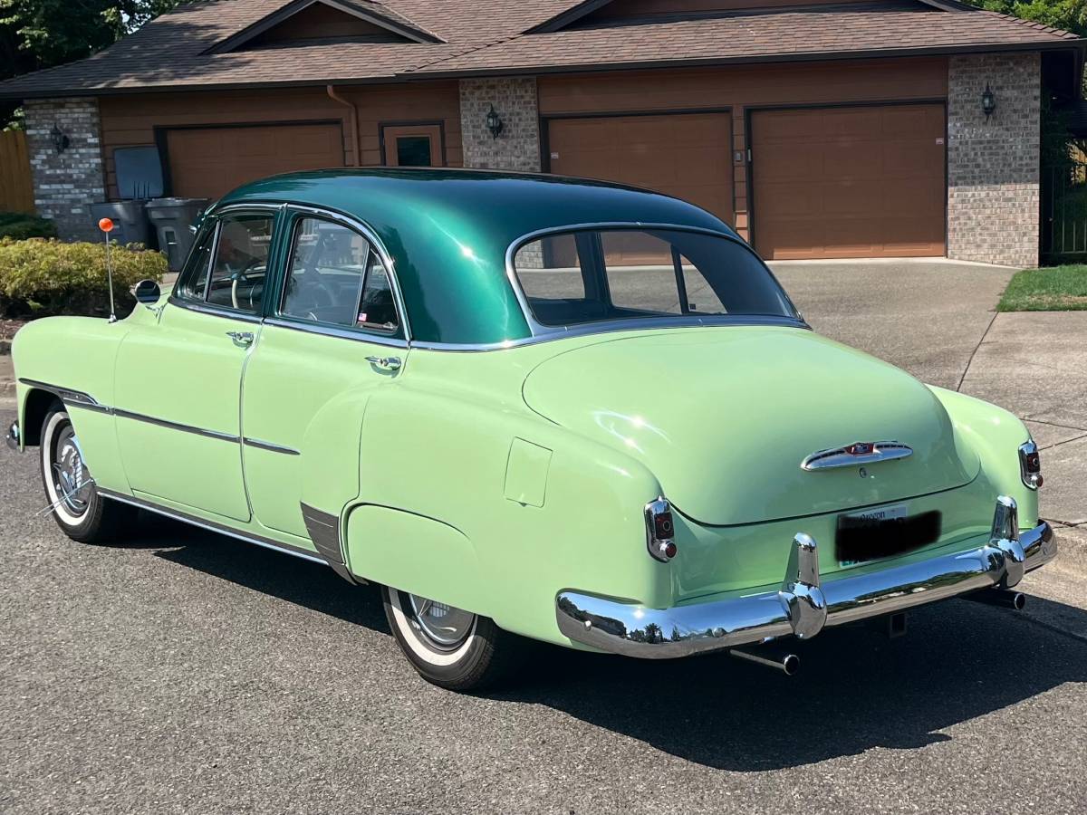 Chevrolet-styleline-deluxe-1951-green-16