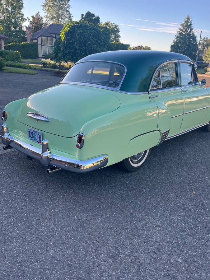 Chevrolet-styleline-deluxe-1951-green-28