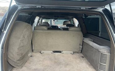 Chevrolet-suburban-12-ton-nominal-1995-white-12
