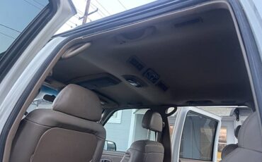 Chevrolet-suburban-12-ton-nominal-1995-white-13