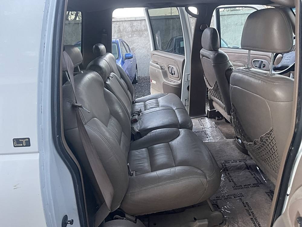 Chevrolet-suburban-12-ton-nominal-1995-white-14